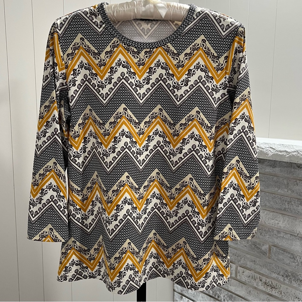 J. McLaughlin Signature Tee Catalina Cloth  Brown Gold Tan Chevron Print Top M